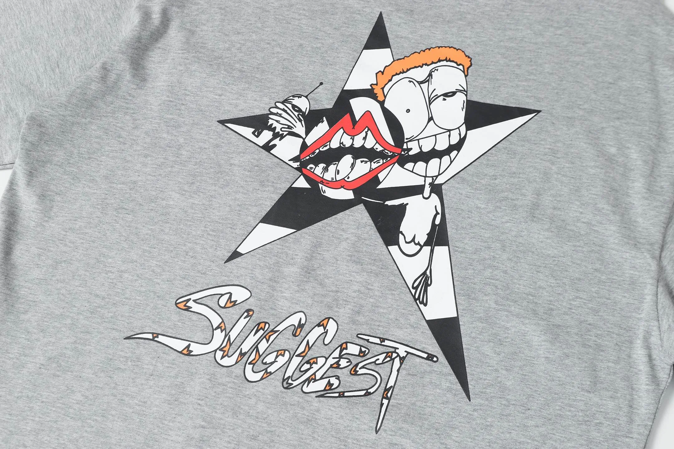 P150 Cross-border model, please do not place an order if you are pursuing quality - Chrome Hearts/Chrome Hearts Graffiti ✍️ printed short-sleeved T-shirt - High weight, high density and high quality. The wool is soft, delicate and skin-friendly. Soft and silky to the touch. Excellent warmth and skin-friendly properties. - Customized weaving and dyeing, no color difference, no matter the fabric or workmanship details. Comparing with the ordinary version on the market -Colour: floral gray -Size: S M L XL